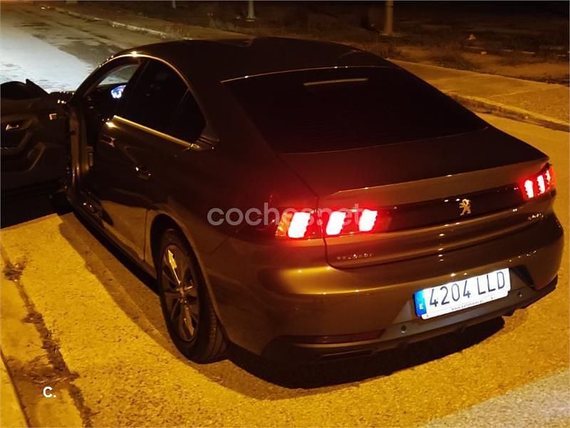 Usado Peugeot 508 Active 130 CV (95 kW) 2020 Gris / plata Berlina