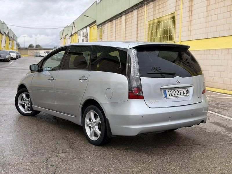 Usado Mitsubishi Grandis Intense+ 136 CV (100 kW) 2007 Gris / plata Monovolumen