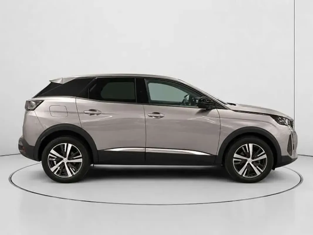 Usado Peugeot 3008 Allure 131 CV (96 kW) 2024 Gris SUV