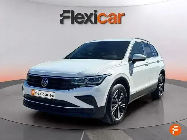 Usado VW Tiguan Life 150 CV (110 kW) 2022 Gris / plata SUV