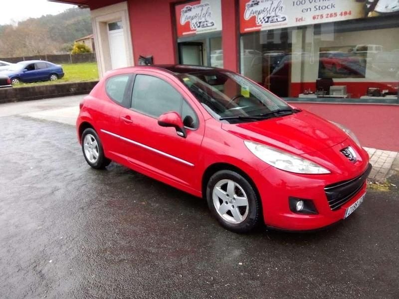 Rojo Usado 2010 Peugeot 207 Sport Utilitario | 3999 € (Precio justo) - Imagen 1/4