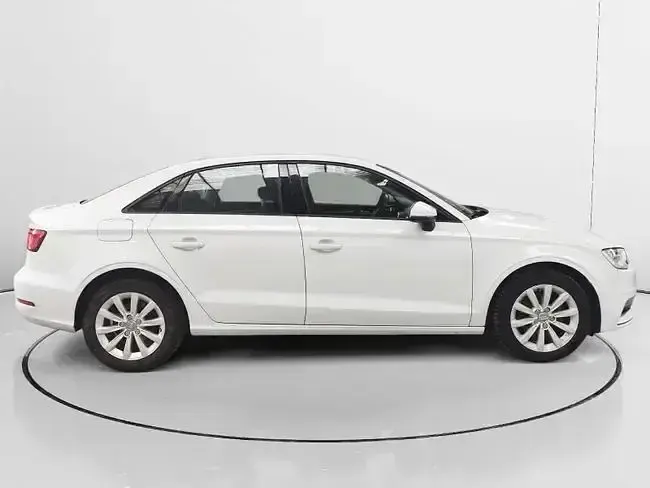 Usado Audi A3 Attraction 105 CV (77 kW) 2014 Blanco Berlina