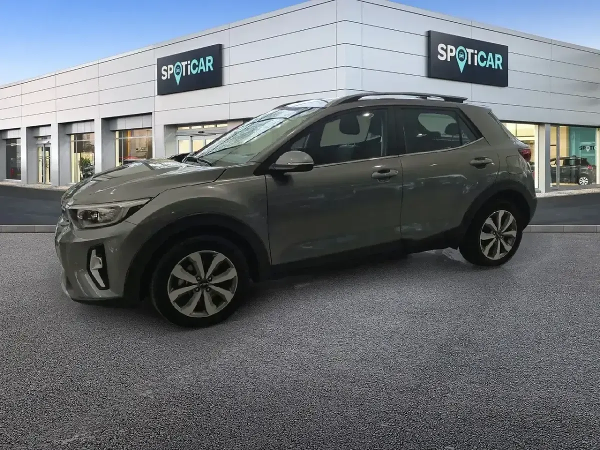 Usado Kia Stonic 100 CV (73 kW) 2025 Gris SUV