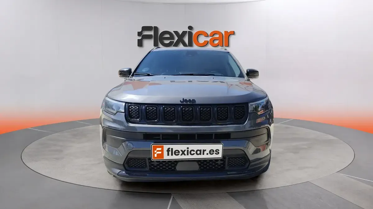 Usado Jeep Compass Night Eagle 131 CV (96 kW) 2022 Gris SUV