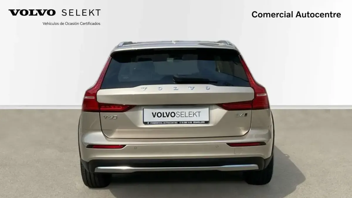 Usado Volvo V60 CC Core 197 CV (144 kW) 2023 Familiar