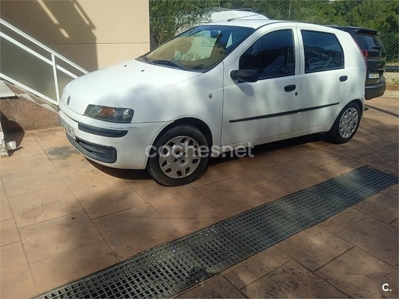 Usado Fiat Punto 80 CV (58 kW) 2001 Blanco Utilitario