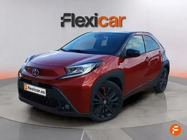 Usado Toyota Aygo 72 CV (52 kW) 2023 Rojo
