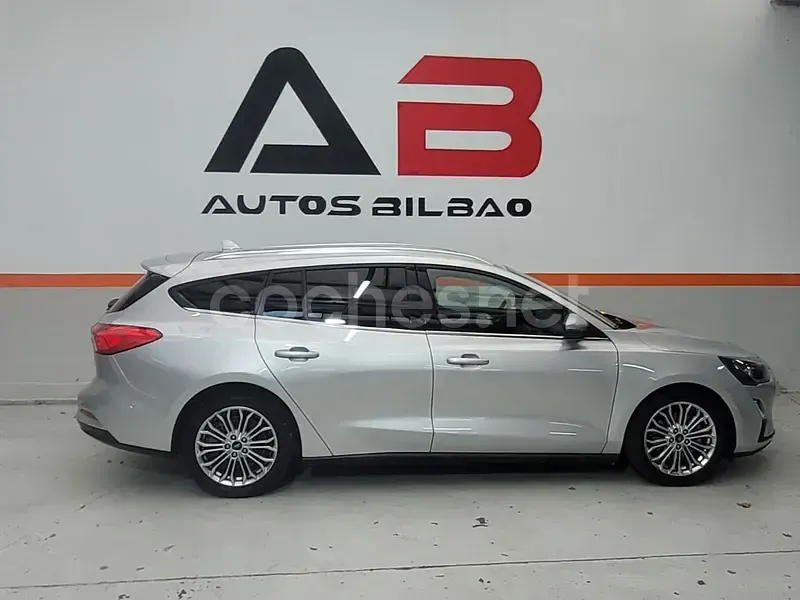 Usado Ford Focus Titanium 120 CV (88 kW) 2020 Gris / plata Familiar
