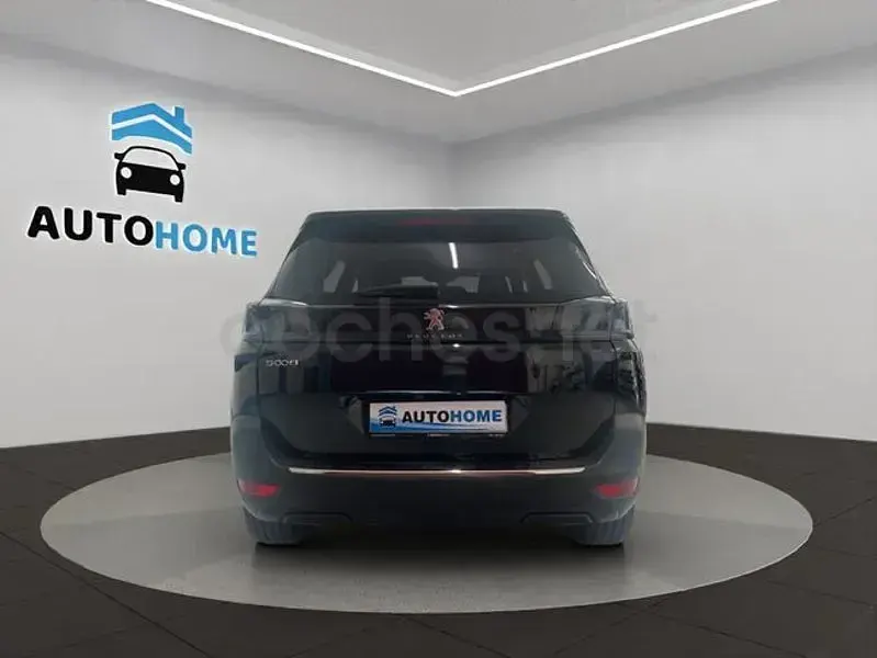 Usado Peugeot 5008 Allure 136 CV (100 kW) 2024 Negro SUV