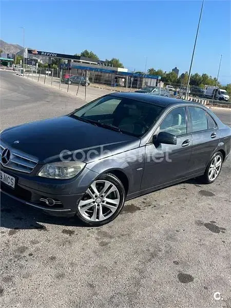 Usado Mercedes C200 Elegance 136 CV (100 kW) 2010 Negro Berlina