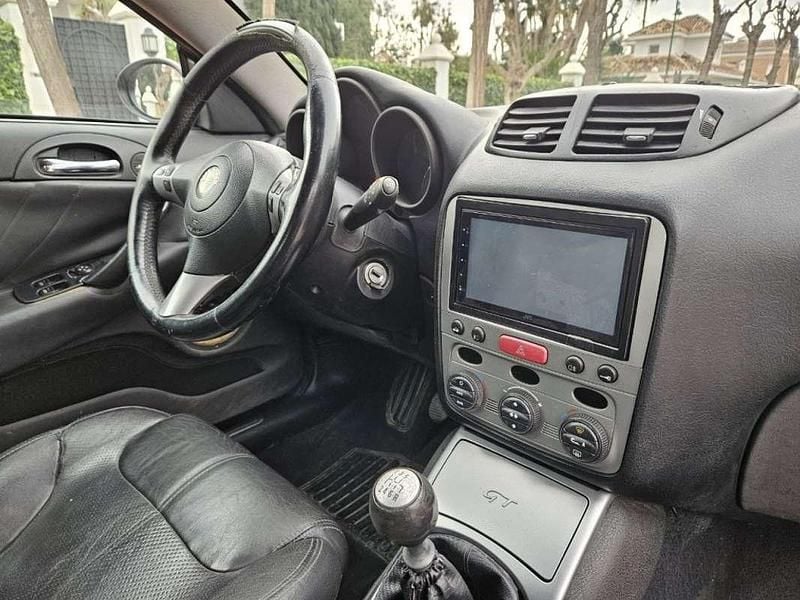 Usado Alfa Romeo GT Distinctive 150 CV (110 kW) 2006 Rojo Coupe