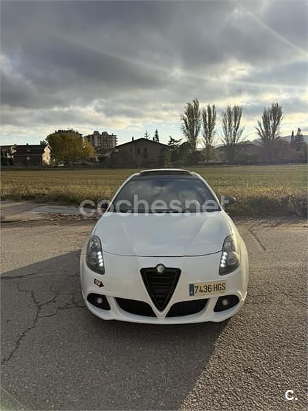 Blanco Usado 2011 Alfa Romeo Giulietta Quadrifoglio Verde Utilitario | 13.990 € - Imagen 1/4