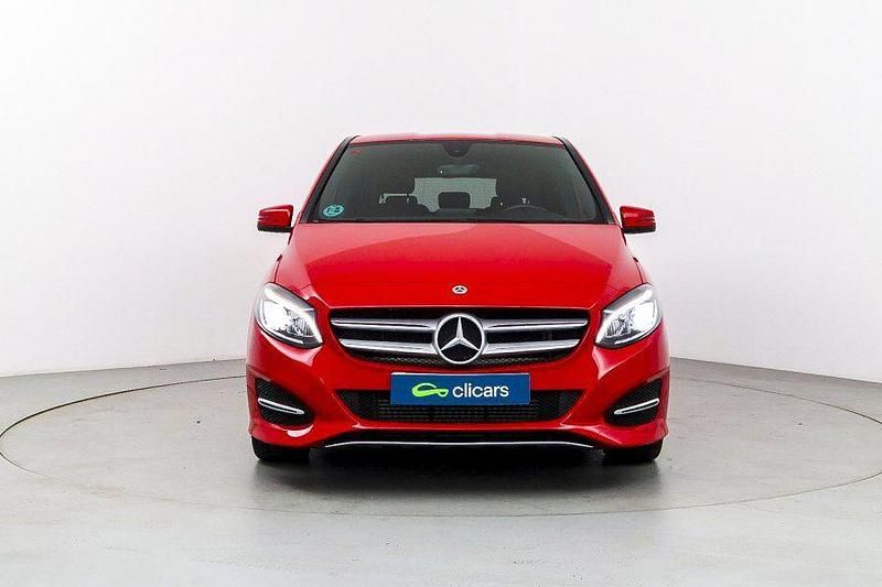 Usado Mercedes B200 150 CV (110 kW) 2018 Rojo Monovolumen