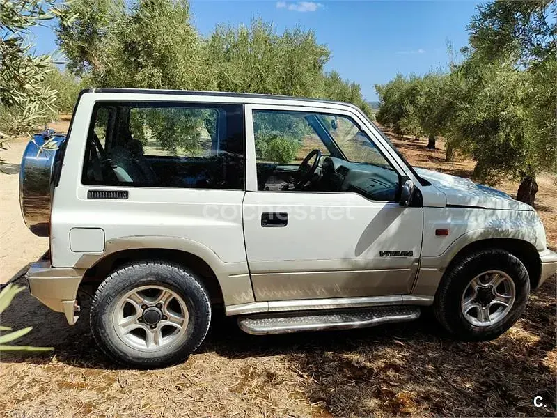 Usado Suzuki Vitara 75 CV (55 kW) 2000 Blanco SUV
