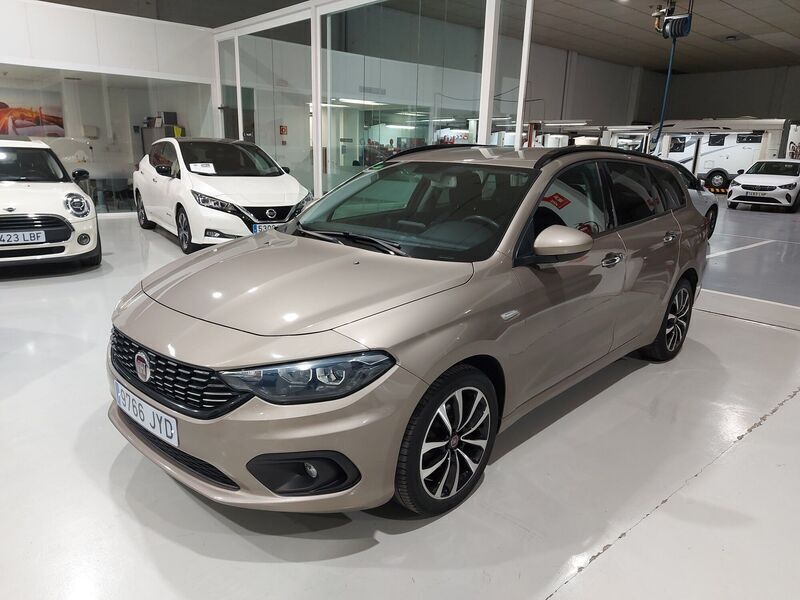 Usado Fiat Tipo Lounge 120 CV (88 kW) 2017 Marrón Familiar