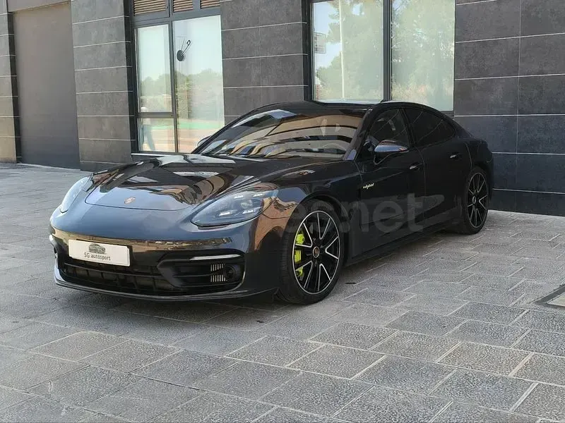 Usado Porsche Panamera 4S 560 CV (411 kW) 2021 Gris / plata Berlina