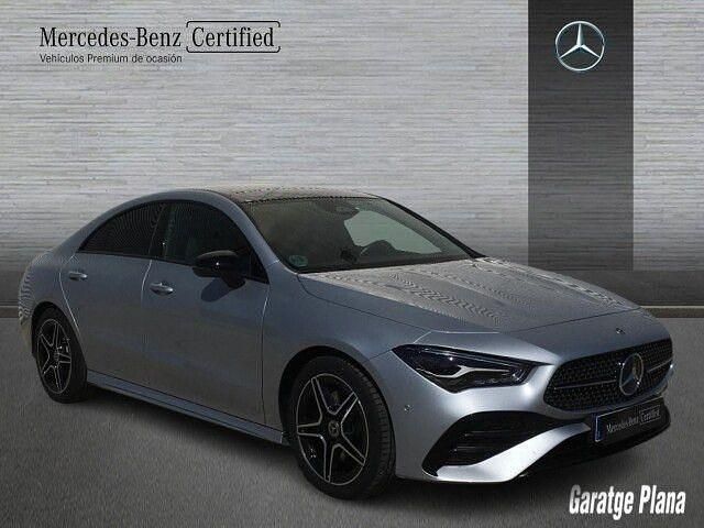 Usado Mercedes CLA220 190 CV (139 kW) 2025 Plata hightech Berlina