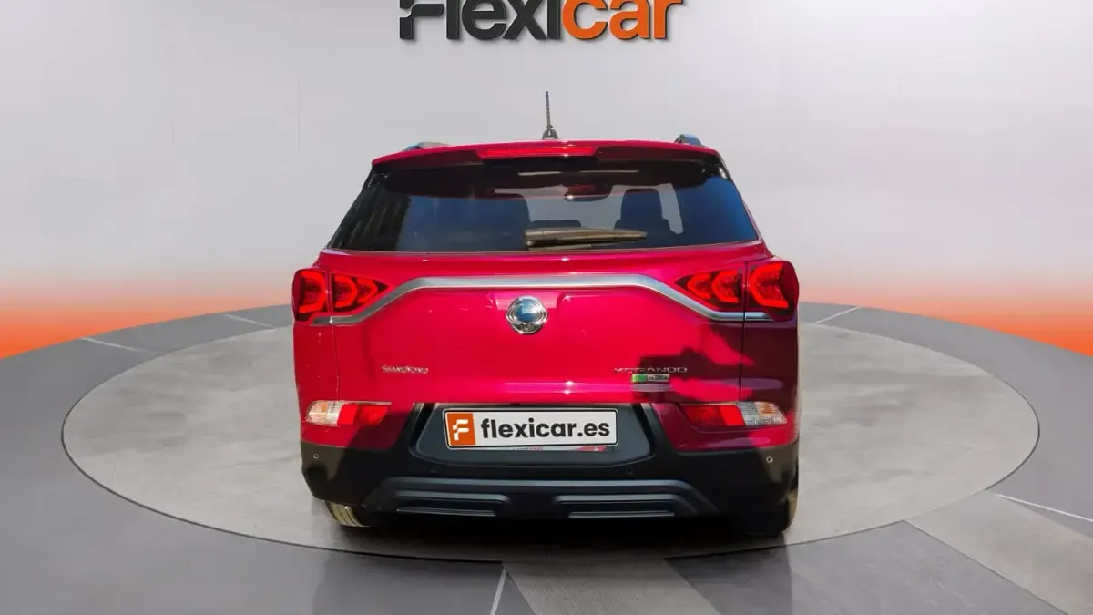 Usado SsangYong Korando 149 CV (109 kW) 2024 Granate SUV