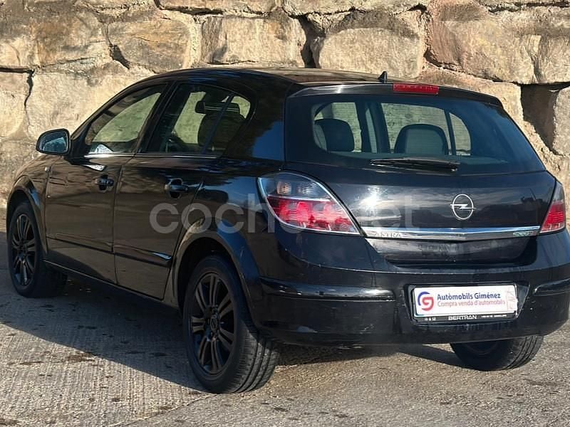Usado Opel Astra Edition 110 CV (80 kW) 2009 Negro Berlina