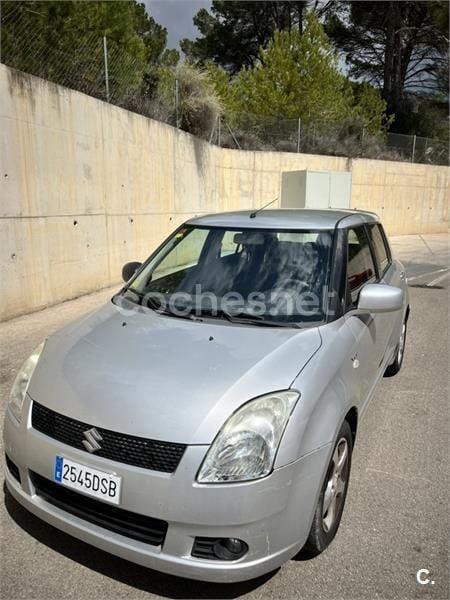 Gris / plata Usado 2005 Suzuki Swift GL Berlina | 3200 € (Precio justo) - Imagen 1/4