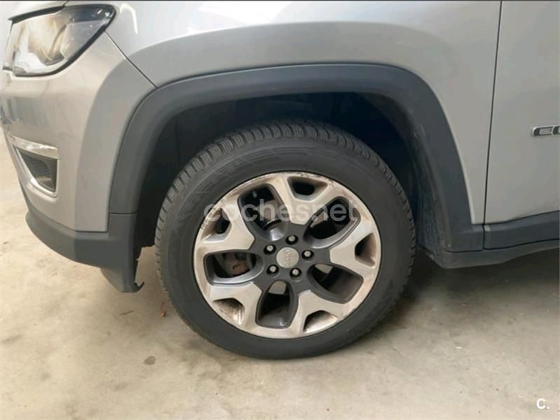 Usado Jeep Compass Limited 140 CV (102 kW) 2019 Gris / plata SUV