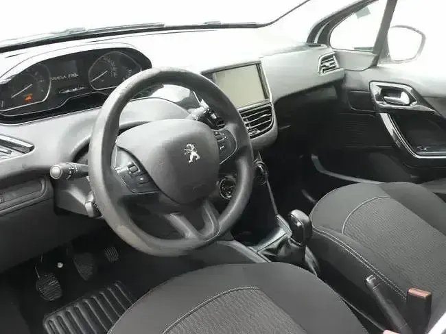 Usado Peugeot 208 Active 82 CV (60 kW) 2019 Blanco Utilitario
