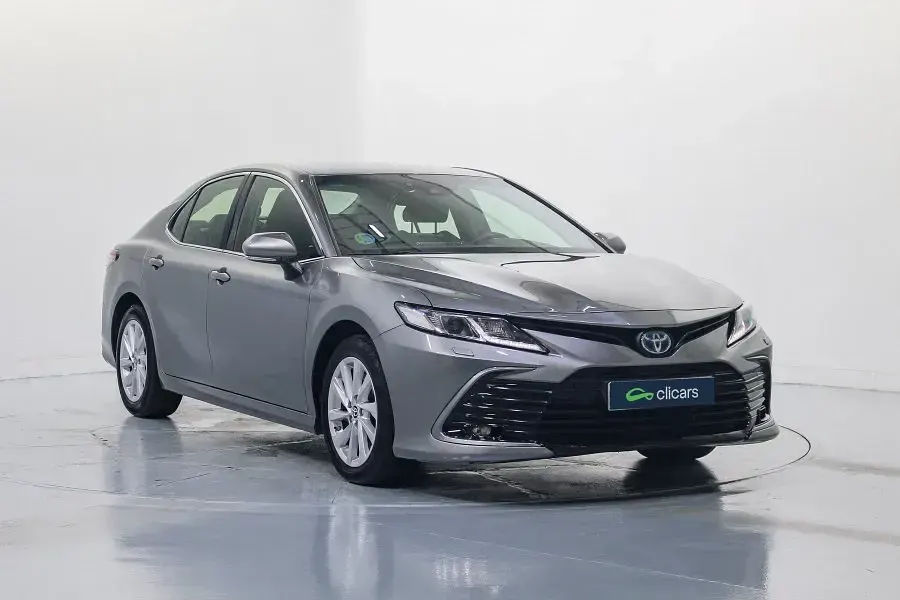 Usado Toyota Camry Advance 218 CV (160 kW) 2022 Gris / plata Berlina