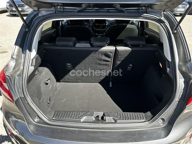 Usado Ford Fiesta Trend 85 CV (62 kW) 2017 Gris / plata Berlina