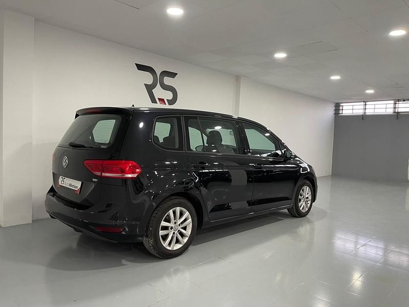 Usado VW Touran Advance 115 CV (84 kW) 2016 Negro Monovolumen