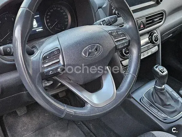 Usado Hyundai Kona 120 CV (88 kW) 2017 Gris / plata SUV