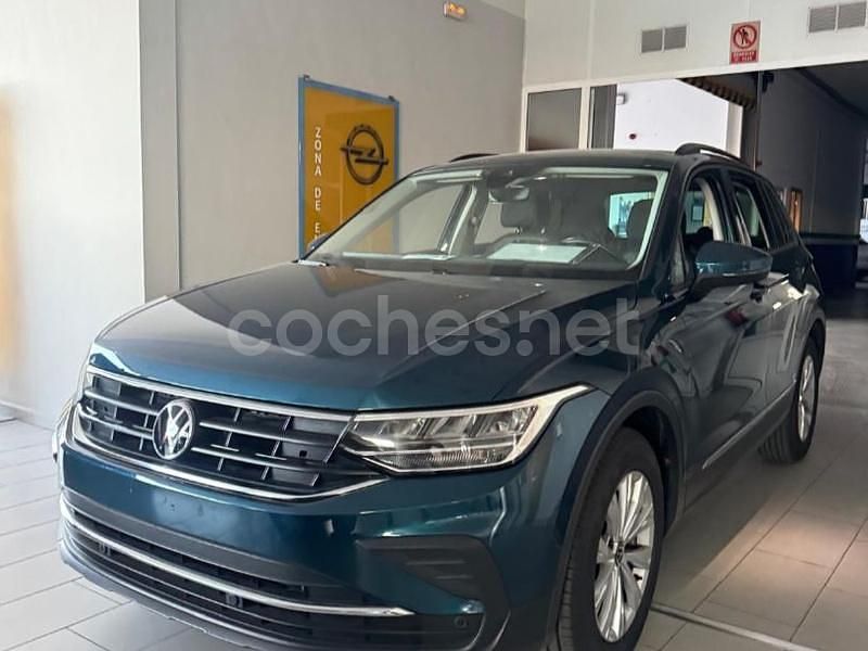 Verde Usado 2023 VW Tiguan Life SUV | 29.900 € (Precio justo) - Imagen 1/4
