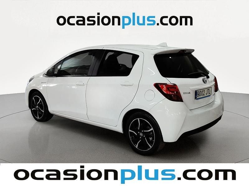 Usado Toyota Yaris Hybrid 100 CV (73 kW) 2016 Blanco Utilitario