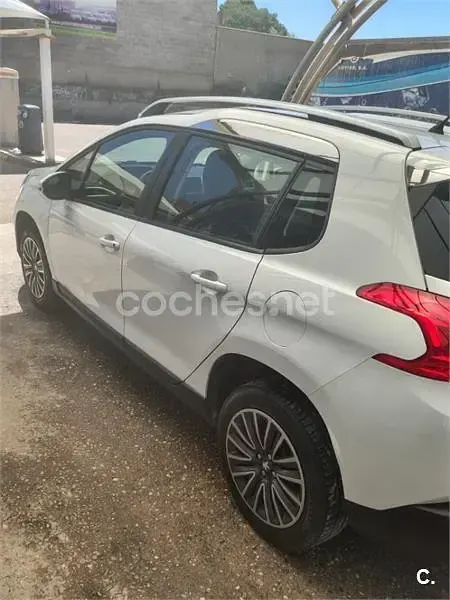 Usado Peugeot 2008 Active 82 CV (60 kW) 2014 Blanco SUV