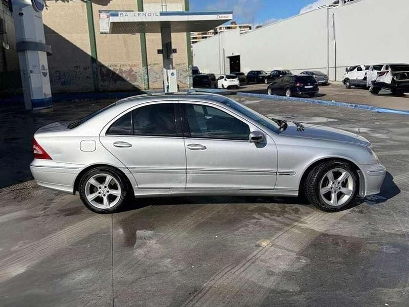 Usado Mercedes C180 Avantgarde 143 CV (105 kW) 2005 Gris Berlina