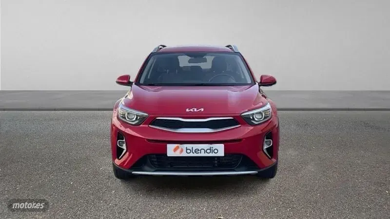 Usado Kia Stonic 100 CV (73 kW) 2024 Rojo SUV