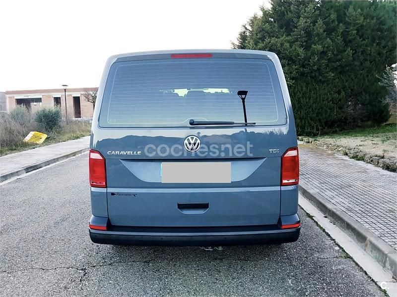 Usado VW Caravelle 114 CV (83 kW) 2018 Gris / plata Van