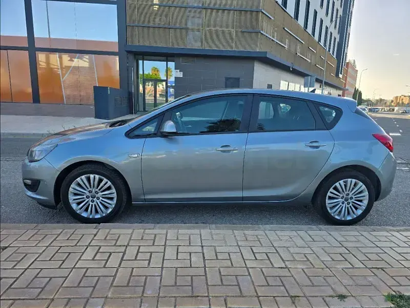 Usado Opel Astra Excellence 200 CV (147 kW) 2015 Gris / plata Berlina