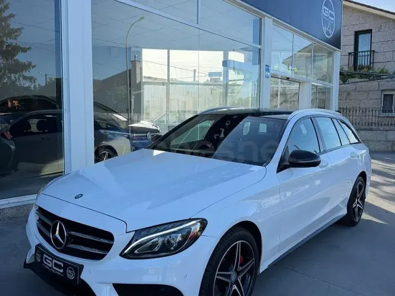 Usado Mercedes C220 AMG 170 CV (125 kW) 2015 Blanco Familiar