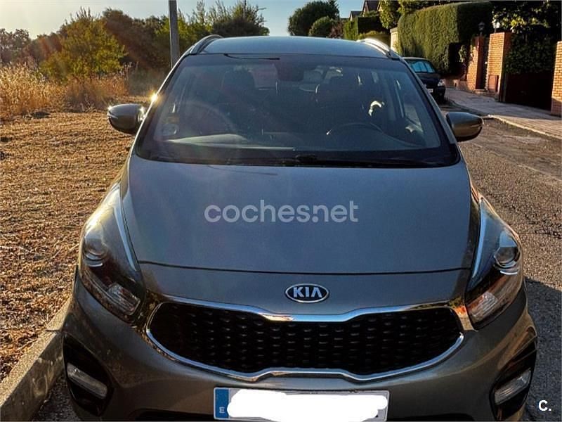 Gris / plata Usado 2017 Kia Carens Monovolumen | 13.490 € (Un poco caro) - Imagen 1/4