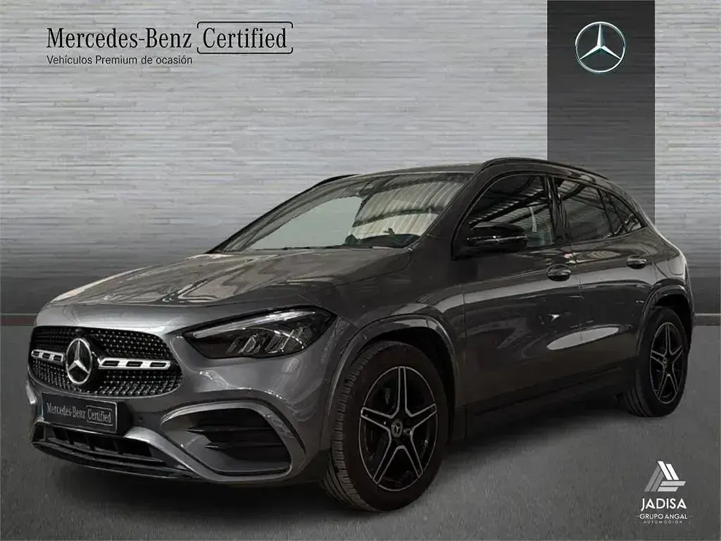 Usado Mercedes GLA200 150 CV (110 kW) 2025 Gris montaña SUV