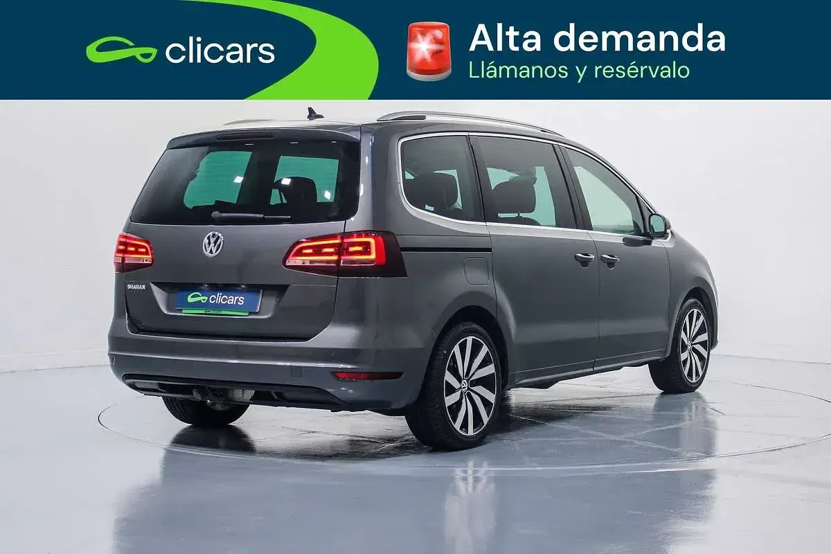 Usado VW Sharan Sport 177 CV (130 kW) 2020 Gris Monovolumen