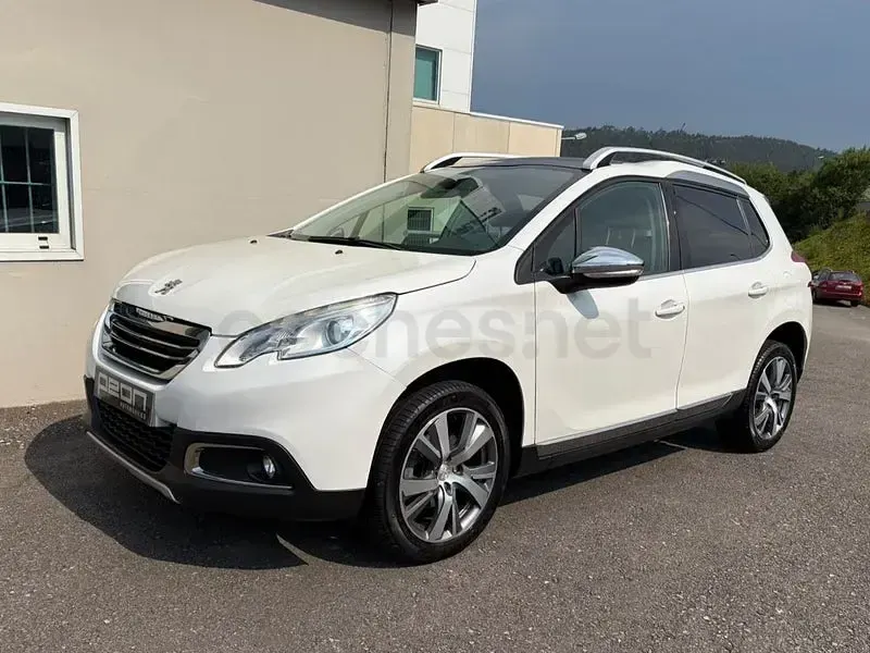 Usado Peugeot 2008 Allure 120 CV (88 kW) 2015 Blanco SUV