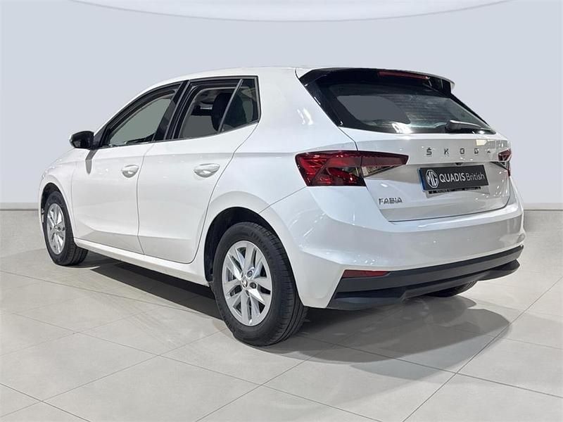 Usado Skoda Fabia Ambition 80 CV (58 kW) 2022 Blanco Berlina