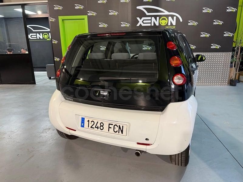Usado Smart ForFour Pure 75 CV (55 kW) 2006 Blanco Utilitario