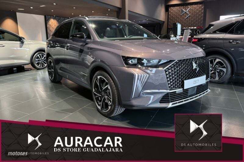 Gris Nuevo 2025 DS Automobiles DS7 Crossback SUV | 45.152 € (Un poco caro) - Imagen 1/4