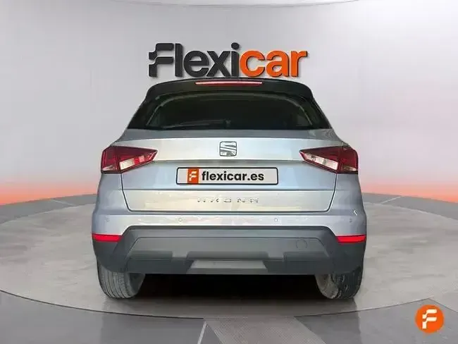 Usado Seat Arona Style 110 CV (80 kW) 2021 Gris SUV