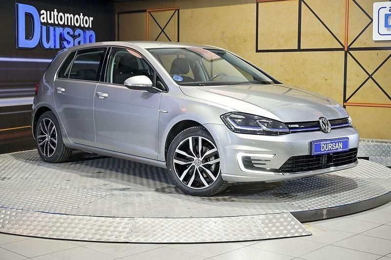 Usado VW e-Golf 100 kW (136 CV) 2020 Gris Utilitario