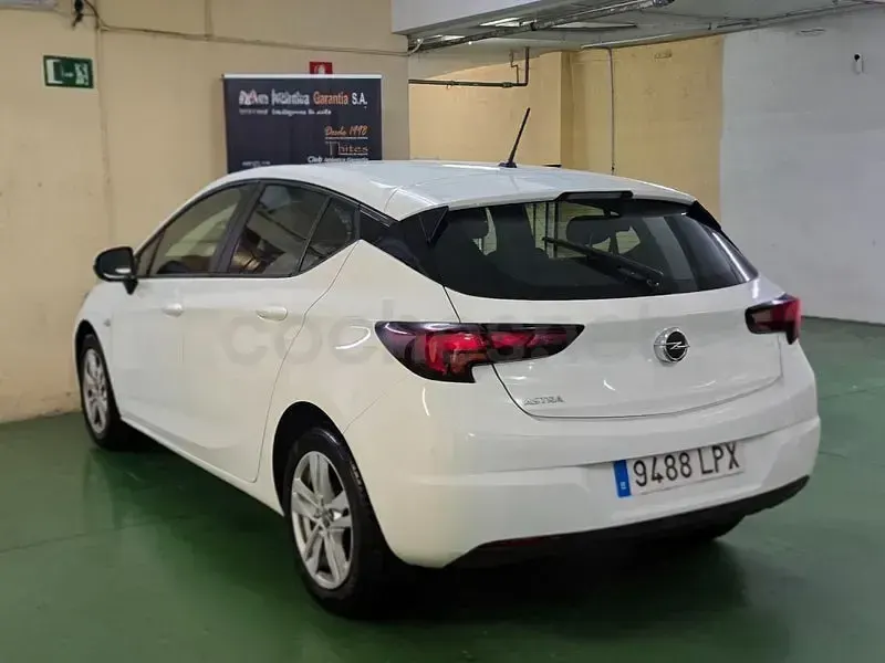 Usado Opel Astra Edition 105 CV (77 kW) 2021 Blanco Berlina