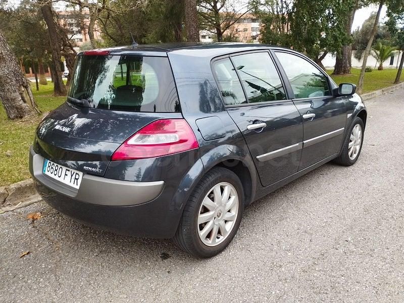 Usado Renault Mégane II Dynamique 105 CV (77 kW) 2008 Gris / plata Berlina