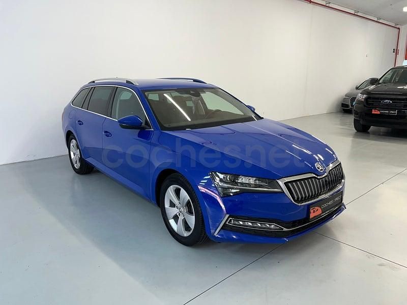 Usado Skoda Superb Ambition 218 CV (160 kW) 2020 Azul Familiar